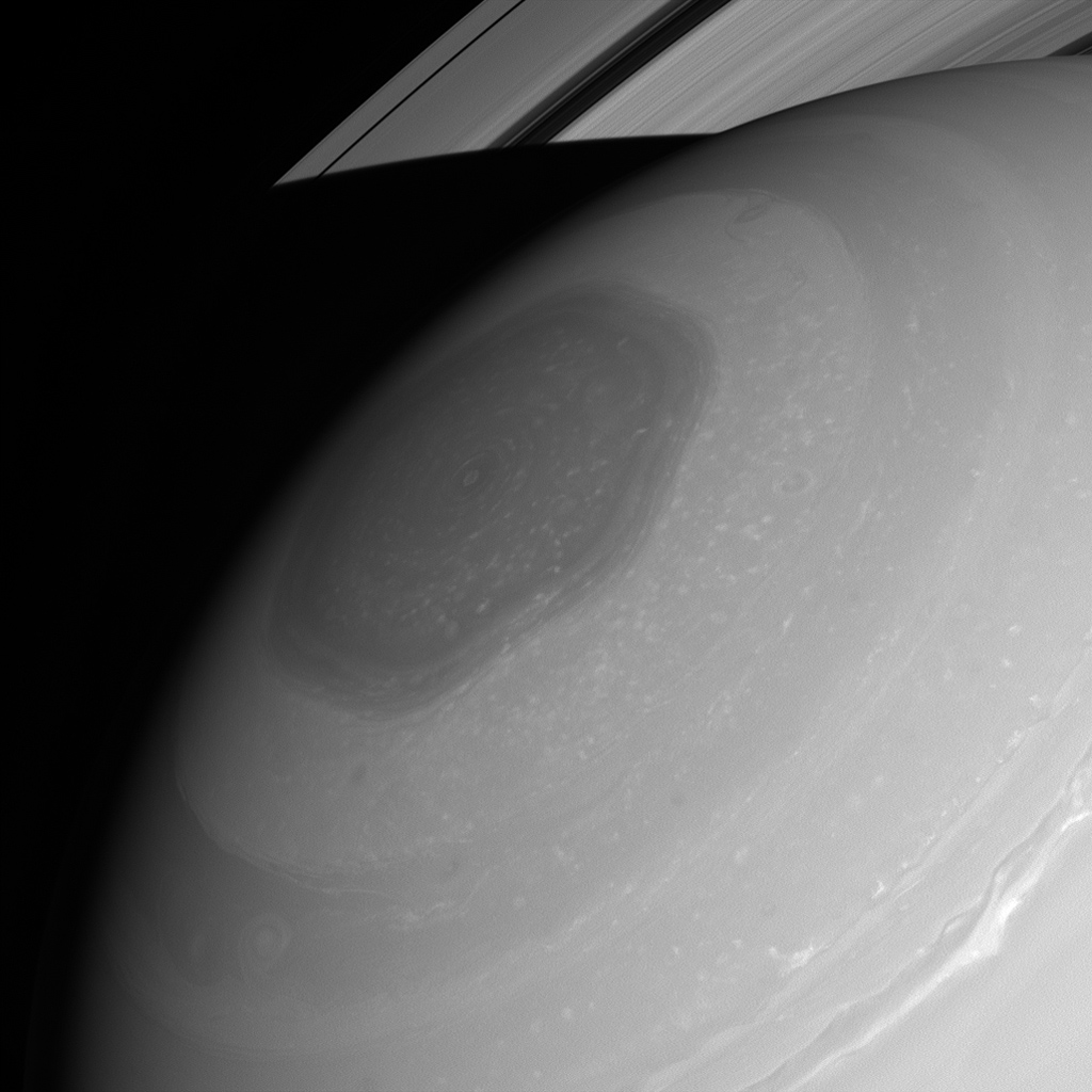 Saturn's Weird Hexagon Vortex Stuns in NASA Photo